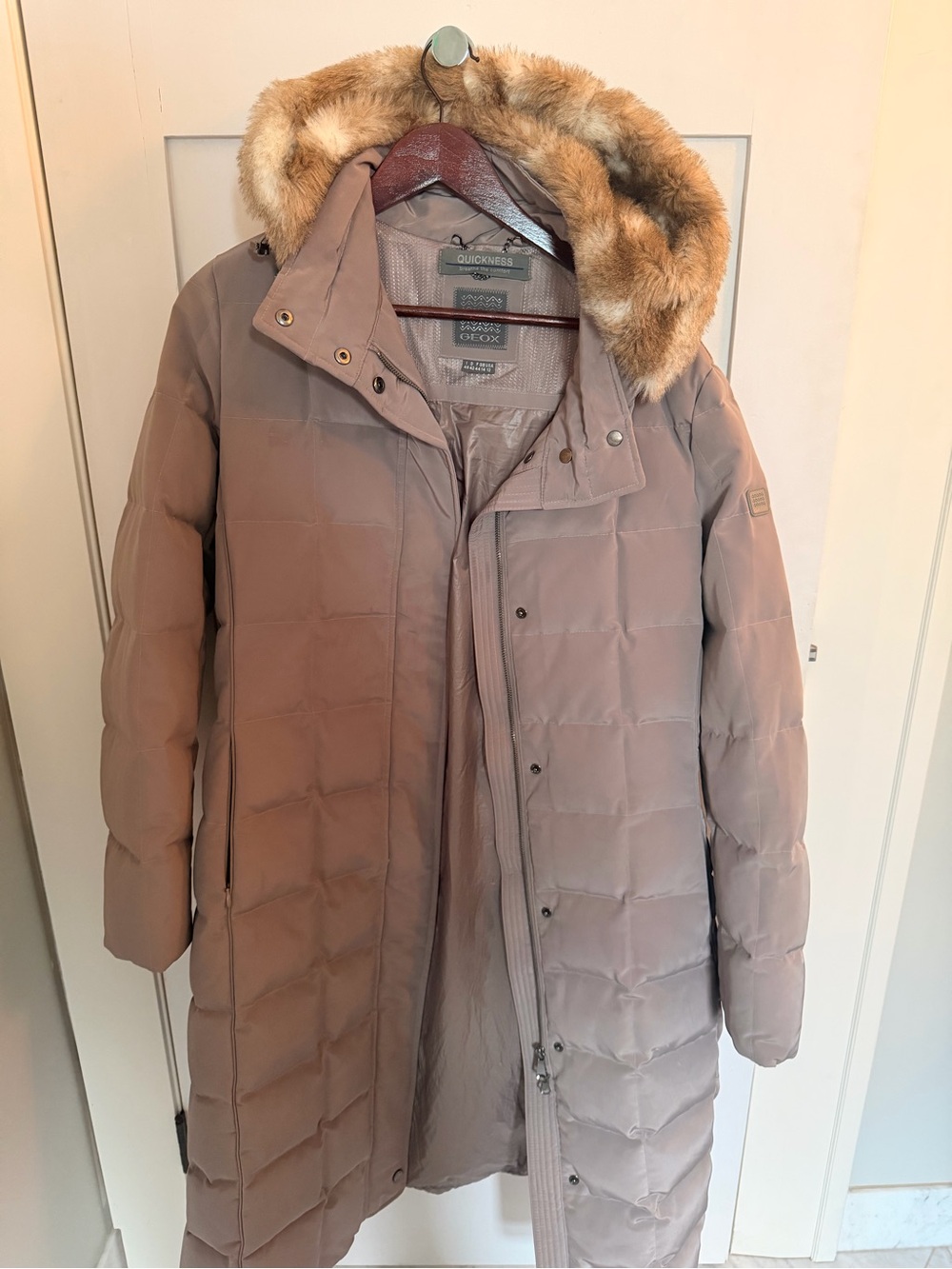 Geox Women's Grey/Beige Puffer Coat with Faux Fur Trim